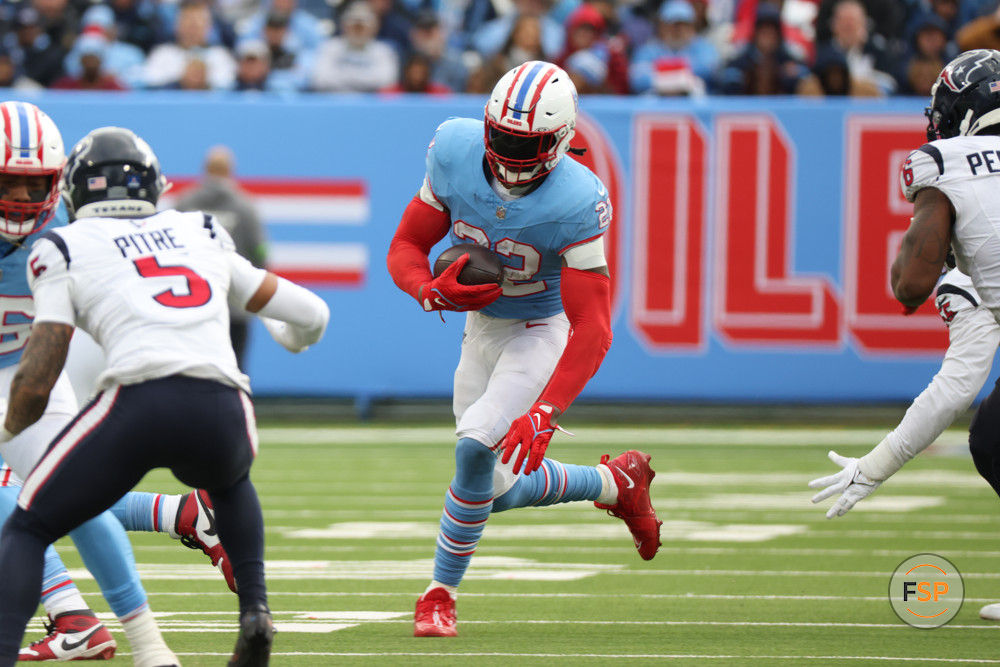 NASHVILLE, TN - DECEMBER 17: Tennessee Titans running back Derrick Henry (22) runs the ball during a game between the Tennessee Titans and Houston Texans, December 17, 2023 at Nissan Stadium in Nashville, Tennessee. (Photo by Matthew Maxey/Icon Sportswire)