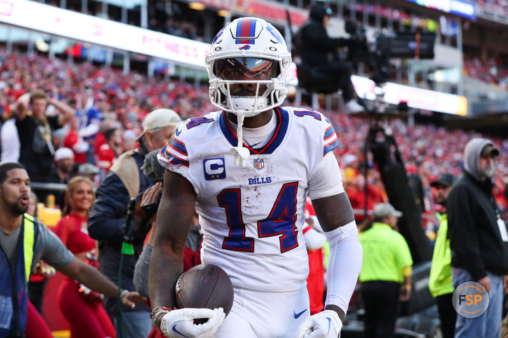 KANSAS CITY, MO - OCTOBER 16: Buffalo Bills wide receiver Stefon Diggs (14) flexes after a 17-yard touchdown catch in the third quarter of an NFL game between the Buffalo Bills and Kansas City Chiefs on October 16, 2022 at GEHA Field at Arrowhead Stadium in Kansas City, MO. Photo by Scott Winters/Icon Sportswire)