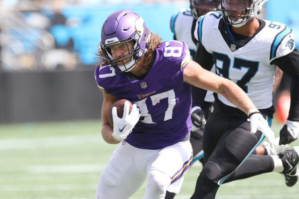 CHARLOTTE, NC - OCTOBER 01: Minnesota Vikings tight end T.J. Hockenson (87) during an NFL football game between the Minnesota Vikings and the Carolina Panthers on October 1, 2023 at Bank of America Stadium in Charlotte, N.C. (Photo by John Byrum/Icon Sportswire)