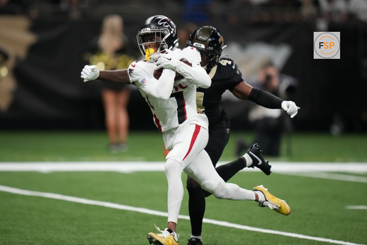 Nov 23, 2025; New Orleans, Louisiana, USA; Atlanta Falcons wide receiver Darnell Mooney (1) makes a touchdown catch in front of New Orleans Saints cornerback Kool-Aid McKinstry (4) during the second half at Caesars Superdome. Credit: Matthew Hinton-Imagn Images