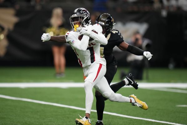 Nov 23, 2025; New Orleans, Louisiana, USA; Atlanta Falcons wide receiver Darnell Mooney (1) makes a touchdown catch in front of New Orleans Saints cornerback Kool-Aid McKinstry (4) during the second half at Caesars Superdome. Mandatory Credit: Matthew Hinton-Imagn Images