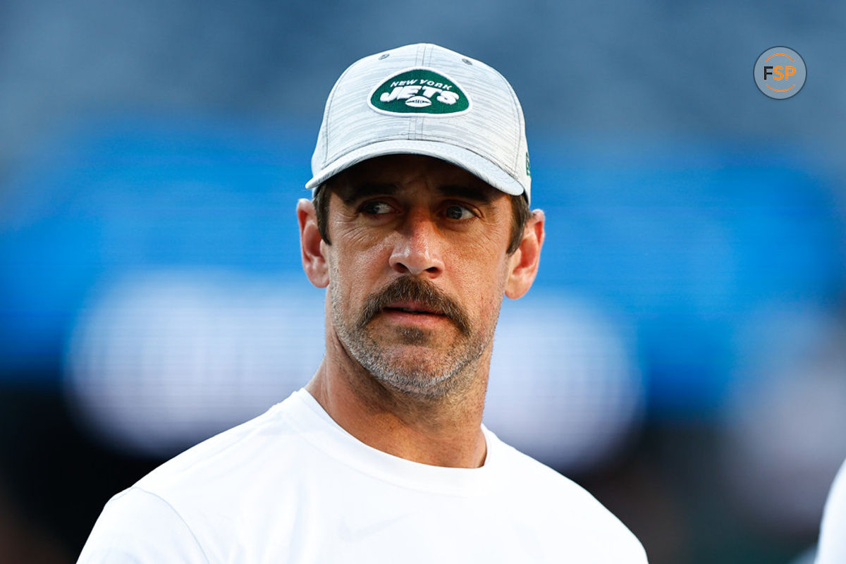 EAST RUTHERFORD, NJ - AUGUST 19: Aaron Rodgers #8 of the New York Jets prior to the Preseason game against the Tampa Bay Buccaneers on Augut 19, 2023 at MetLife Stadium in East Rutherford, New Jersey.  (Photo by Rich Graessle/Icon Sportswire)