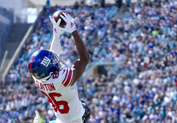 JACKSONVILLE, FL - OCTOBER 23: New York Giants wide receiver Darius Slayton (86) receive a catch in the end zone for a touchdown on their opening drive during the NFL Football match between the Jacksonville Jaguars and New York Giants on October 23, 2022 at TIAA Bank Field, FL. (Photo by Andrew Bershaw/Icon Sportswire)