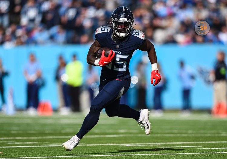 NASHVILLE, TN - DECEMBER 03: Tennessee Titans tight end Chigoziem Okonkwo (85) runs with the ball during the NFL game between the Tennessee Titans and the Indianapolis Colts on December 3, 2023, at Nissan Stadium in Nashville, TN. (Photo by Bryan Lynn/Icon Sportswire)