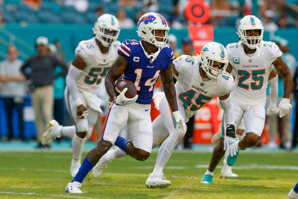 MIAMI GARDENS, FL - SEPTEMBER 25: Buffalo Bills wide receiver Stefon Diggs (14) runs with the ball during the game between the Buffalo Bills and the Miami Dolphins on September 25, 2022 at Hard Rock Stadium in Miami Gardens, Fl. (Photo by David Rosenblum/Icon Sportswire)