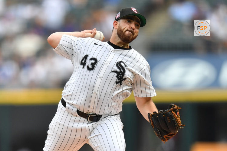 Jul 26, 2025; Chicago, Illinois, USA; Chicago White Sox starting pitcher Aaron Civale (43) pitches during the first inning against the Chicago Cubs at Rate Field. Credit: Patrick Gorski-Imagn Images