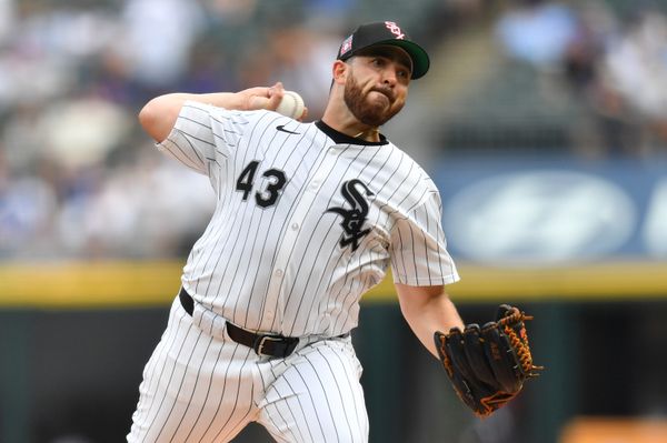 Jul 26, 2025; Chicago, Illinois, USA; Chicago White Sox starting pitcher Aaron Civale (43) pitches during the first inning against the Chicago Cubs at Rate Field. Mandatory Credit: Patrick Gorski-Imagn Images