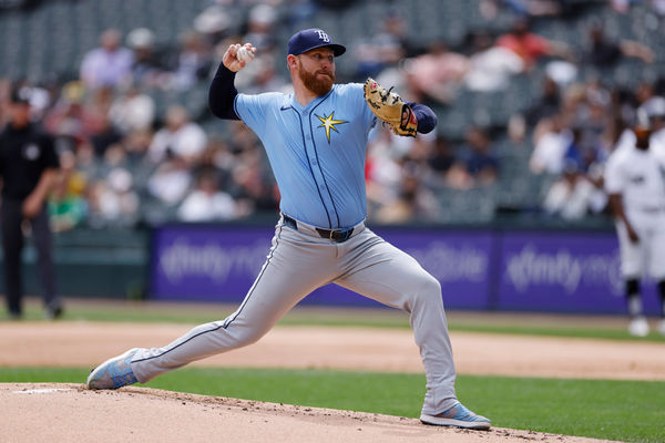 CHICAGO, IL - APRIL 28: Tampa Bay Rays pitcher Zack Littell (52) delivers a pitch during an MLB game against the Chicago White Sox on April 28, 2024 at Guaranteed Rate Field in Chicago, Illinois. (Photo by Joe Robbins/Icon Sportswire)
