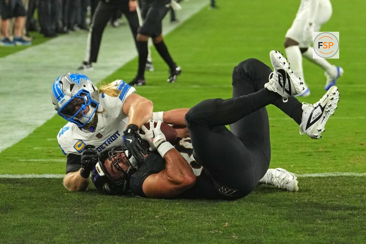 Sep 22, 2025; Baltimore, Maryland, USA; Baltimore Ravens tight end Mark Andrews (89) makes a touchdown catch against the Detroit Lions during the second half at M&T Bank Stadium. Credit: Mitch Stringer-Imagn Images