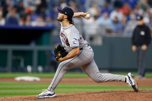 KANSAS CITY, MO - APRIL 10: Houston Astros pitcher Spencer Arrighetti (41) delivers a pitch during an MLB game against the Kansas City Royals on April 10, 2024 at Kauffman Stadium in Kansas City, Missouri. (Photo by Joe Robbins/Icon Sportswire)