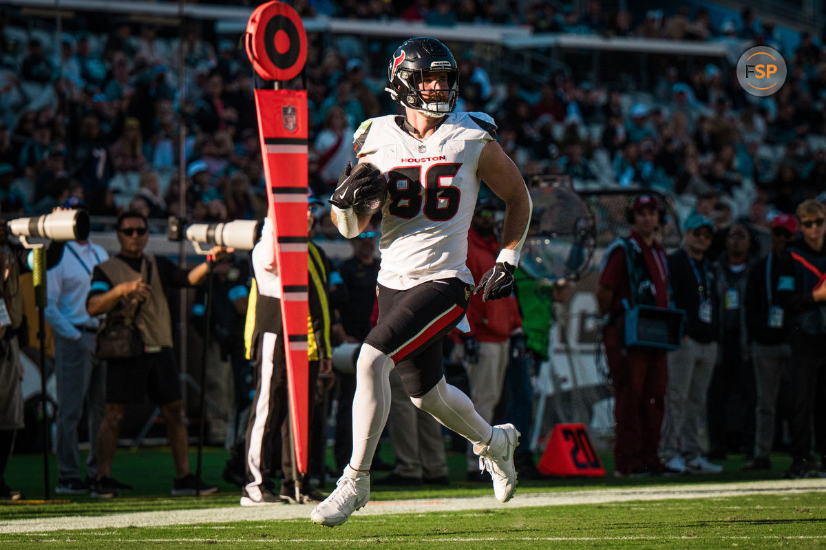 Dec 1, 2024; Jacksonville, Florida, USA; Houston Texans tight end Dalton Schultz (86) runs after the catch for a touchdown against the Jacksonville Jaguars in the fourth quarter at EverBank Stadium. Credit: Jeremy Reper-Imagn Images