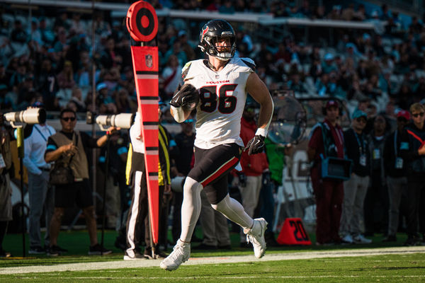 Dec 1, 2024; Jacksonville, Florida, USA; Houston Texans tight end Dalton Schultz (86) runs after the catch for a touchdown against the Jacksonville Jaguars in the fourth quarter at EverBank Stadium. Mandatory Credit: Jeremy Reper-Imagn Images