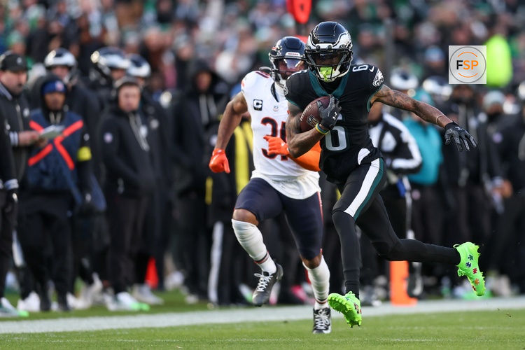 Nov 28, 2025; Philadelphia, Pennsylvania, USA; Philadelphia Eagles wide receiver DeVonta Smith (6) carries the bal after a reception against the Chicago Bears during the second quarter of the game at Lincoln Financial Field. Credit: Bill Streicher-Imagn Images