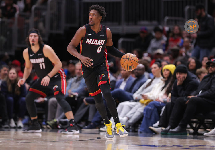 CHICAGO, IL - NOVEMBER 20: Josh Richardson #0 of the Miami Heat brings the ball up court against the Chicago Bulls during the second half at the United Center on November 20, 2023 in Chicago, Illinois. (Photo by Melissa Tamez/Icon Sportswire)