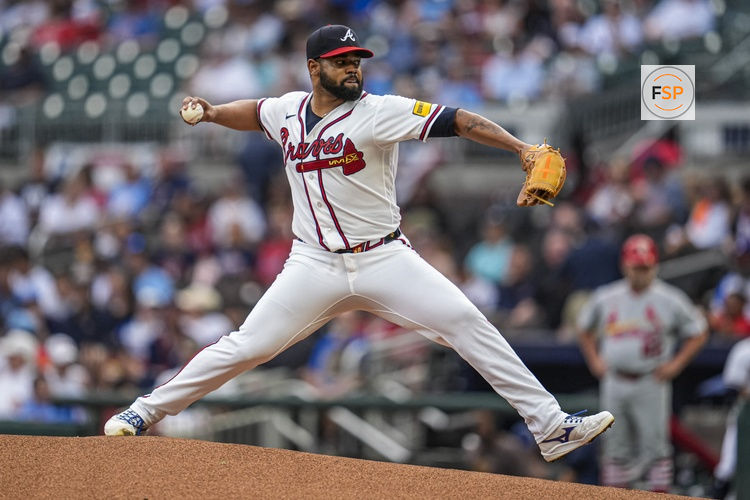 Jul 1, 2026; Cumberland, Georgia, USA; Atlanta Braves pitcher Reynaldo Lopez (40) pitches against the St. Louis Cardinals during the first inning at Truist Park. Credit: Dale Zanine-Imagn Images