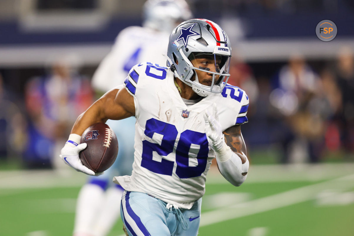 ARLINGTON, TX - DECEMBER 04: Dallas Cowboys running back Tony Pollard (20) carries the ball during the game between the Dallas Cowboys and the Indianapolis Colts on December 4, 2022 at AT&T Stadium in Dallas, TX. (Photo by George Walker/Icon Sportswire)