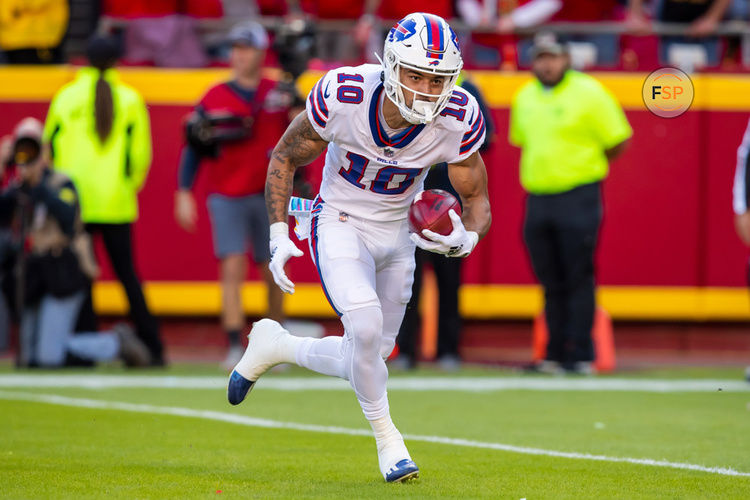 KANSAS CITY, MO - OCTOBER 16: Buffalo Bills wide receiver Khalil Shakir (10) receives a punt during the game between the Kansas City Chiefs and the Buffalo Bills on Sunday October 16, 2022 at Arrowhead Stadium in Kansas City, MO.  (Photo by Nick Tre. Smith/Icon Sportswire)