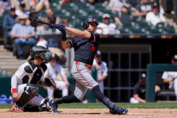CHICAGO, IL - MAY 01: Minnesota Twins outfielder Max Kepler (26) bats during an MLB game against the Chicago White Sox on May 01, 2024 at Guaranteed Rate Field in Chicago, Illinois. (Photo by Joe Robbins/Icon Sportswire)