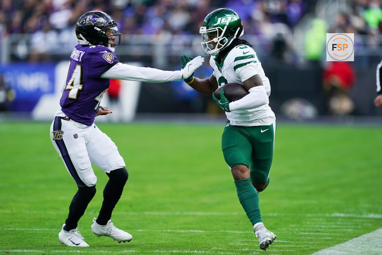 Nov 23, 2025; Baltimore, Maryland, USA; New York Jets wide reciever John Metchie III (3) runs after making a catch as Baltimore Ravens cornerback Marlon Humphrey (44) defends during the second quarter at M&T Bank Stadium. Credit: Mitch Stringer-Imagn Images