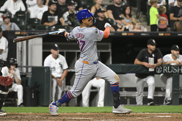 Aug 30, 2024; Chicago, Illinois, USA; New York Mets third base Mark Vientos (27) hits a sacrifice fly against the Chicago White Sox during the ninth inning Guaranteed Rate Field. Credit: Matt Marton-USA TODAY Sports