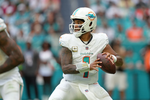 MIAMI GARDENS, FL - NOVEMBER 19: Miami Dolphins looks for an open receive from the pocket during the game between the Las Vegas Raiders and the Miami Dolphins on Sunday, November 19, 2023 at Hard Rock Stadium, Miami, Fla. (Photo by Peter Joneleit/Icon Sportswire)