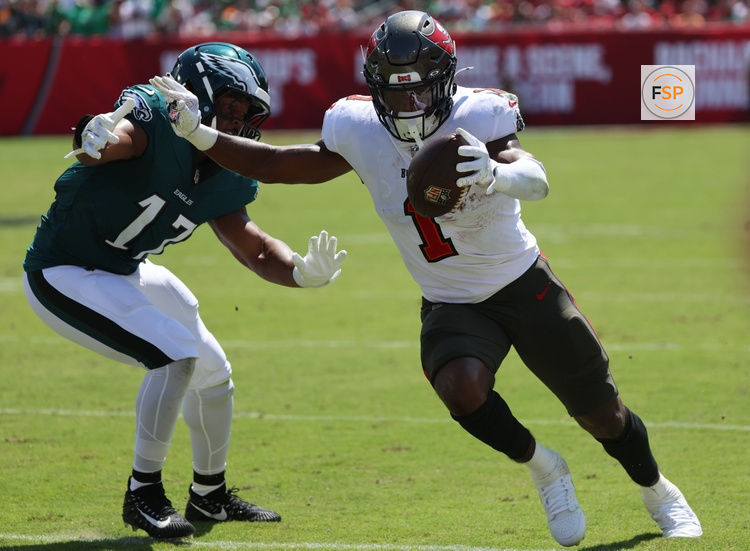 Sep 29, 2024; Tampa, Florida, USA; Tampa Bay Buccaneers running back Rachaad White (1) runs  past Philadelphia Eagles linebacker Nakobe Dean (17) during the first quarter at Raymond James Stadium. Credit: Kim Klement Neitzel-Imagn Images