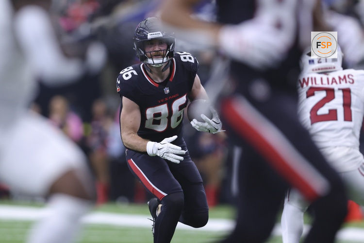 Dec 14, 2025; Houston, Texas, USA; Houston Texans tight end Dalton Schultz (86) runs with the ball after a reception during the first quarter against the Arizona Cardinals at NRG Stadium. Credit: Troy Taormina-Imagn Images