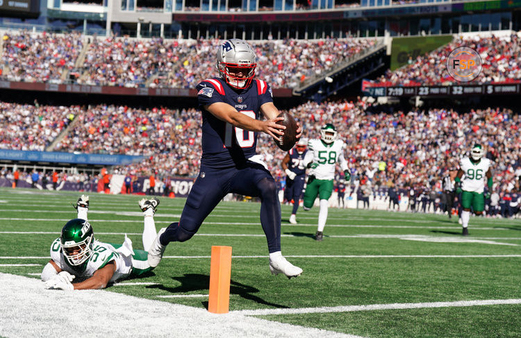Oct 27, 2024; Foxborough, Massachusetts, USA; New England Patriots quarterback Drake Maye (10) runs the ball for a touchdown against the New York Jets in the first quarter at Gillette Stadium. Credit: David Butler II-Imagn Images